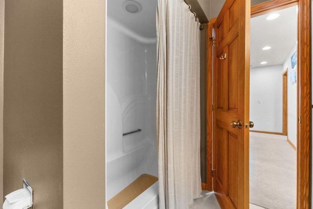 2191 BRAMBLEWOOD COURT, Neenah, WI 54956