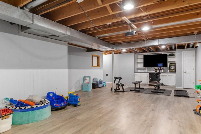 2191 BRAMBLEWOOD COURT, Neenah, WI 54956