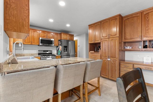 2191 BRAMBLEWOOD COURT, Neenah, WI 54956