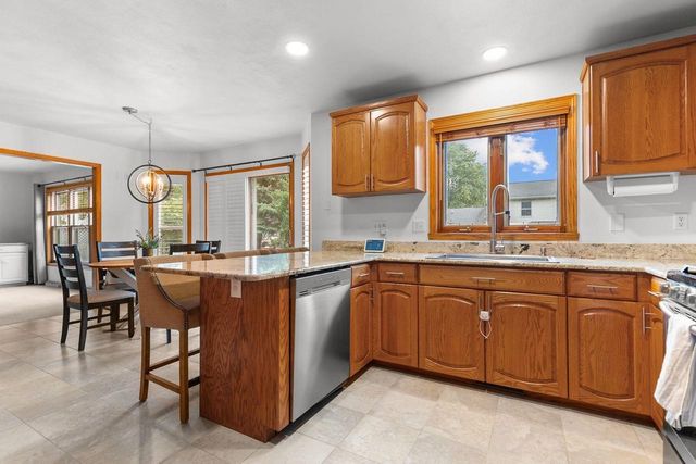 2191 BRAMBLEWOOD COURT, Neenah, WI 54956