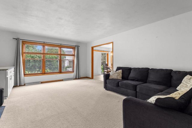 2191 BRAMBLEWOOD COURT, Neenah, WI 54956