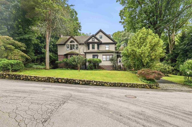 41 CREST RD, Hillsdale, NJ 07642
