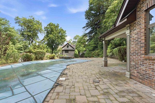 41 CREST RD, Hillsdale, NJ 07642