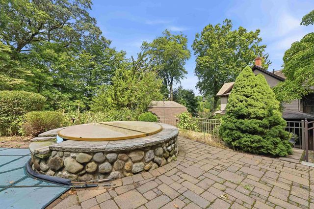 41 CREST RD, Hillsdale, NJ 07642