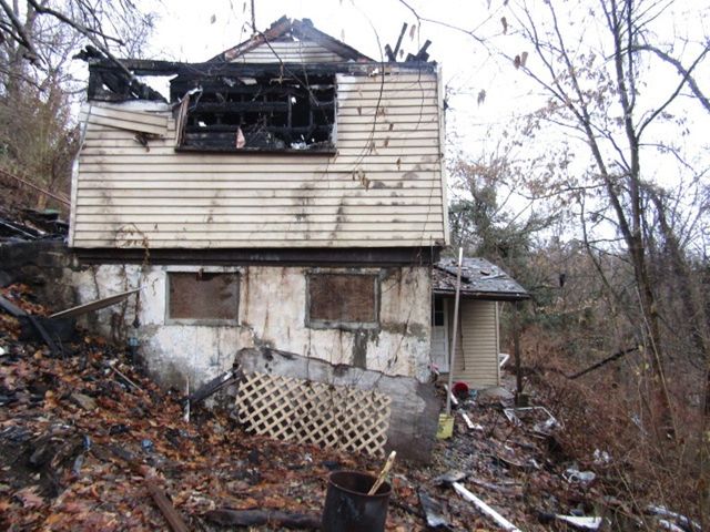 1633 E Cherryhill St, Carrick, PA 15210