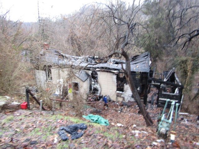 1633 E Cherryhill St, Carrick, PA 15210