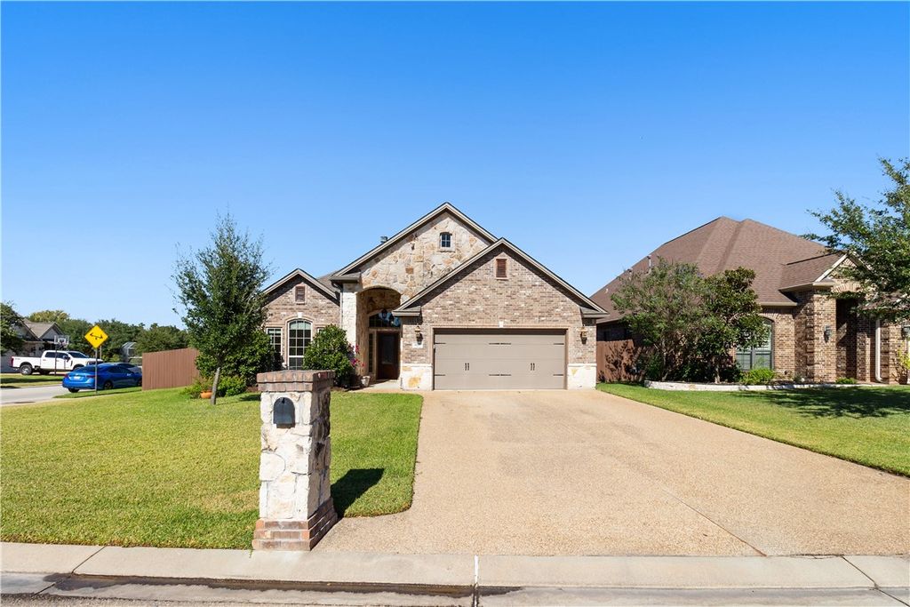4221 Little Rock Court, College Station, TX 77845