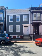 52 Irving Street, Albany, NY 12202