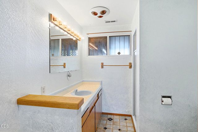 500 NW Woodson Drive, Grants Pass, OR 97526