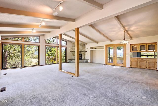 500 NW Woodson Drive, Grants Pass, OR 97526