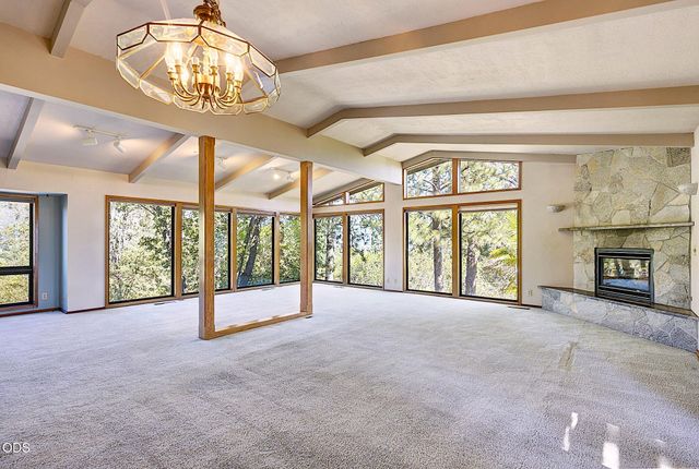 500 NW Woodson Drive, Grants Pass, OR 97526