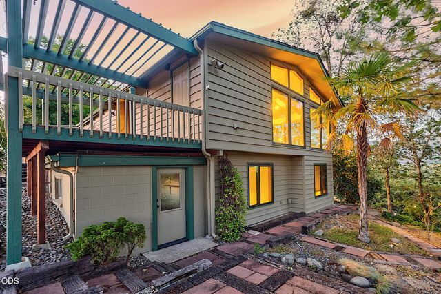 500 NW Woodson Drive, Grants Pass, OR 97526