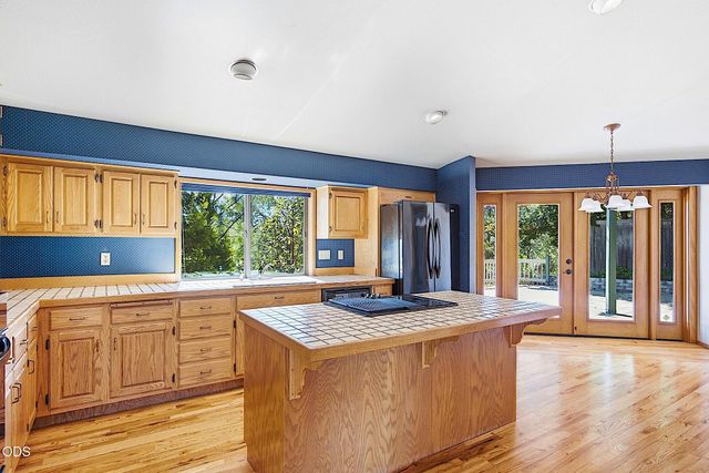 500 NW Woodson Drive, Grants Pass, OR 97526