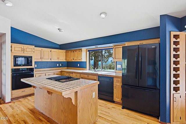 500 NW Woodson Drive, Grants Pass, OR 97526