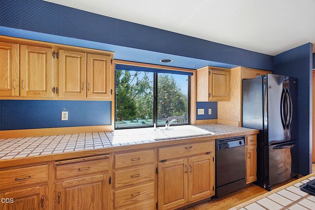 500 NW Woodson Drive, Grants Pass, OR 97526
