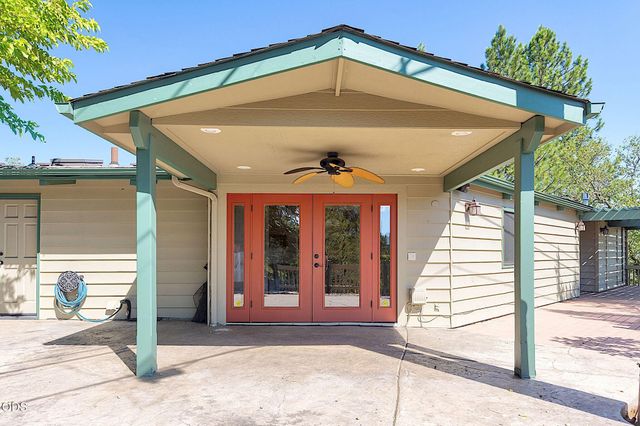 500 NW Woodson Drive, Grants Pass, OR 97526