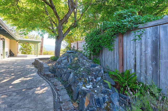 500 NW Woodson Drive, Grants Pass, OR 97526