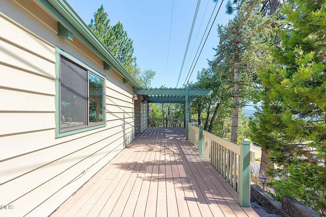 500 NW Woodson Drive, Grants Pass, OR 97526