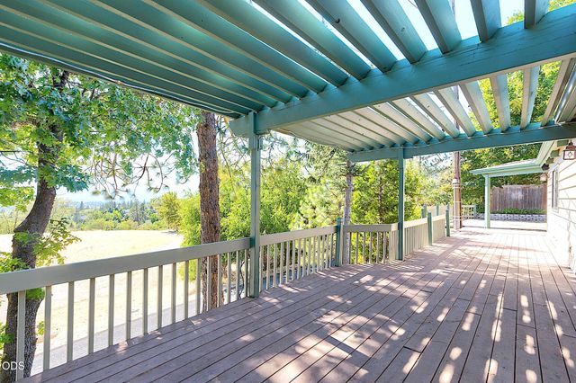 500 NW Woodson Drive, Grants Pass, OR 97526
