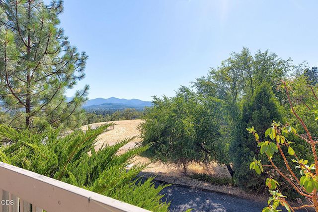 500 NW Woodson Drive, Grants Pass, OR 97526
