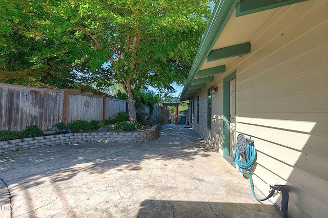 500 NW Woodson Drive, Grants Pass, OR 97526