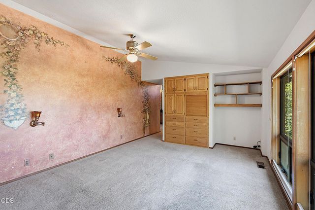 500 NW Woodson Drive, Grants Pass, OR 97526