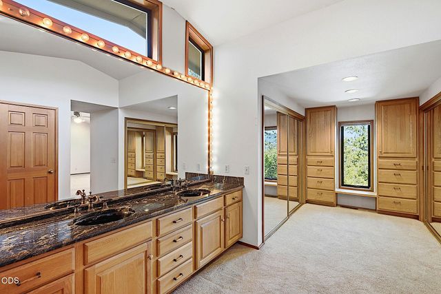500 NW Woodson Drive, Grants Pass, OR 97526