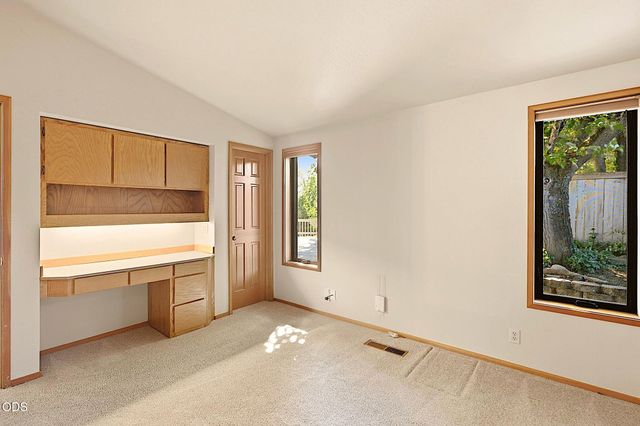 500 NW Woodson Drive, Grants Pass, OR 97526