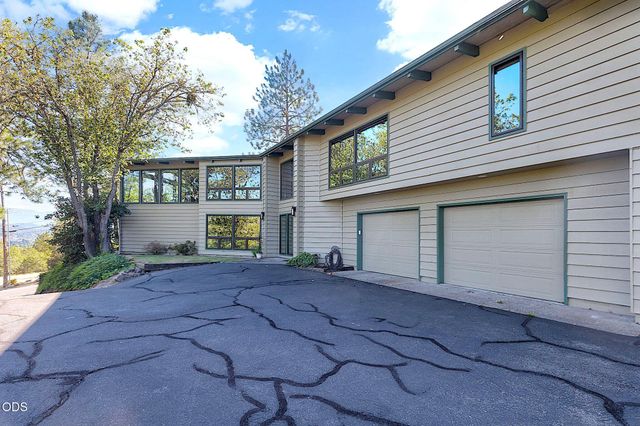 500 NW Woodson Drive, Grants Pass, OR 97526