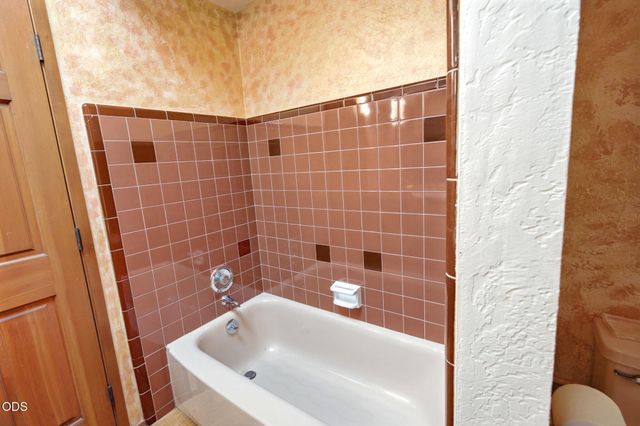 500 NW Woodson Drive, Grants Pass, OR 97526
