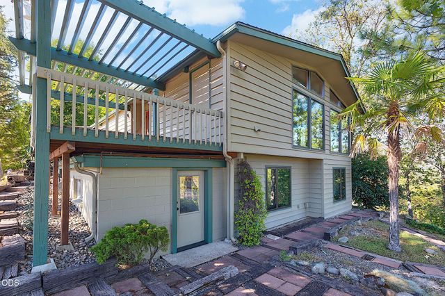 500 NW Woodson Drive, Grants Pass, OR 97526
