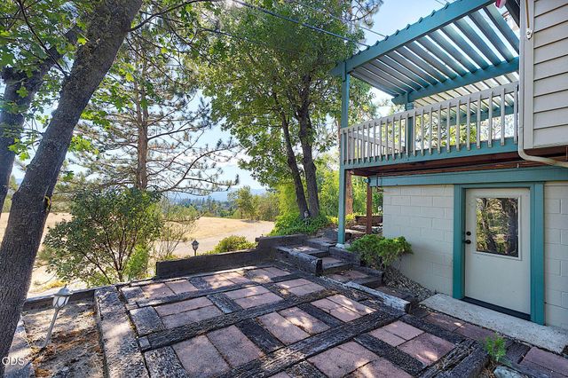 500 NW Woodson Drive, Grants Pass, OR 97526