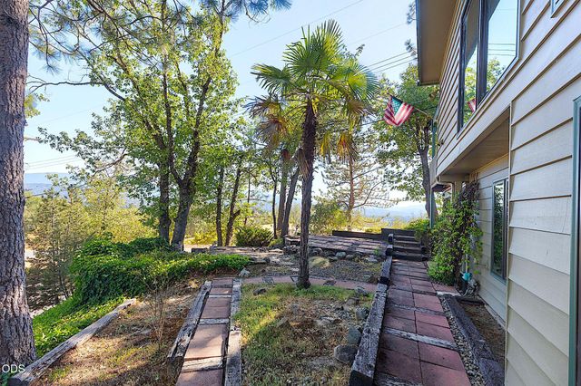 500 NW Woodson Drive, Grants Pass, OR 97526
