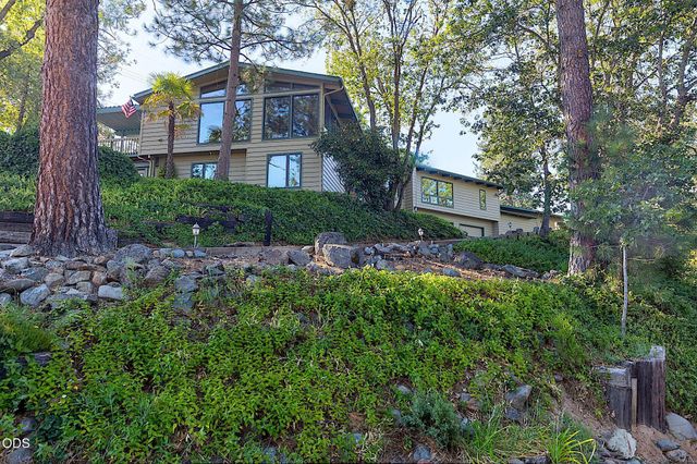 500 NW Woodson Drive, Grants Pass, OR 97526