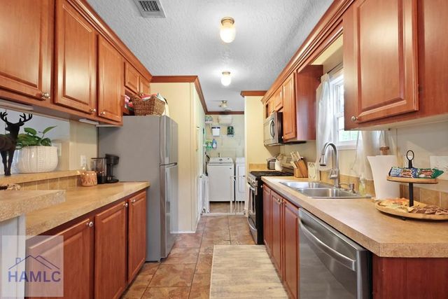 2201 Beechwood Drive, Jesup, GA 31545