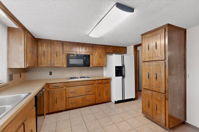 1724 Post Oak Drive, Bedford, TX 76021