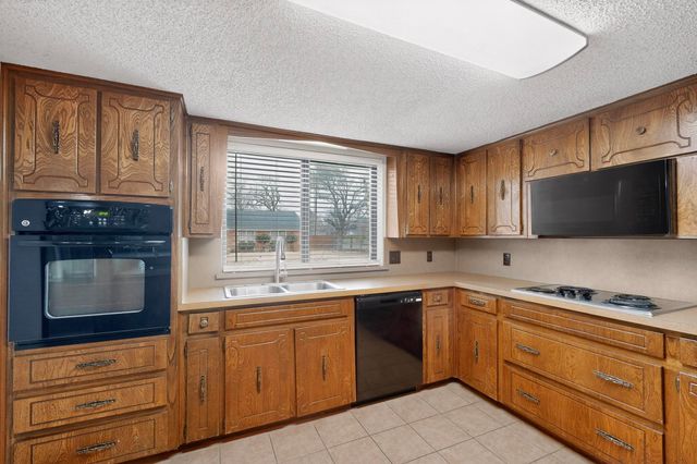 1724 Post Oak Drive, Bedford, TX 76021