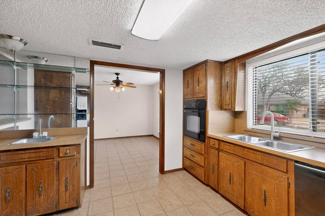 1724 Post Oak Drive, Bedford, TX 76021