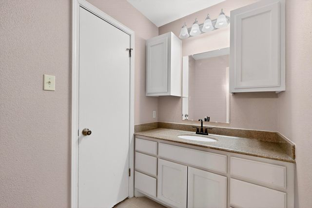 1724 Post Oak Drive, Bedford, TX 76021