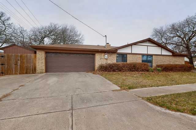 1724 Post Oak Drive, Bedford, TX 76021