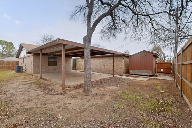 1724 Post Oak Drive, Bedford, TX 76021