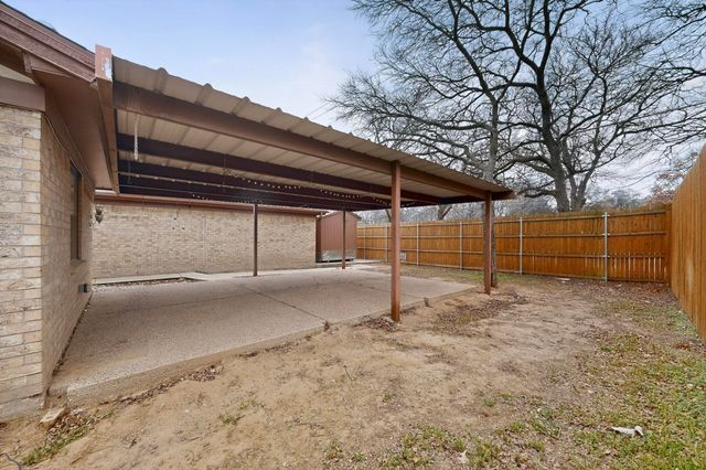 1724 Post Oak Drive, Bedford, TX 76021