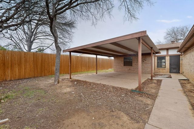 1724 Post Oak Drive, Bedford, TX 76021