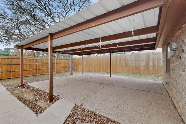 1724 Post Oak Drive, Bedford, TX 76021