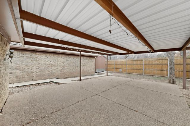 1724 Post Oak Drive, Bedford, TX 76021