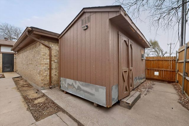 1724 Post Oak Drive, Bedford, TX 76021