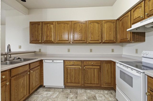 4754 W Maple Leaf CIRCLE, Greenfield, WI 53220