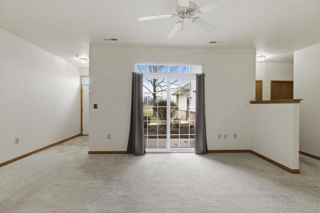 4754 W Maple Leaf CIRCLE, Greenfield, WI 53220