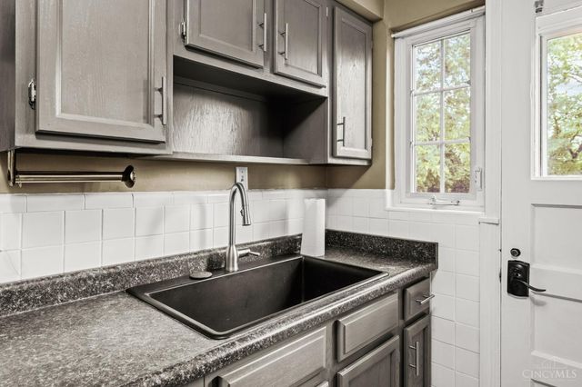 4436 Clifford Rd, Deer Park, OH 45236