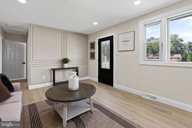 718 ROBERTS AVE, Lindenwold, NJ 08021